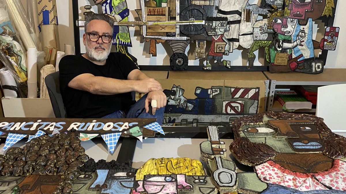 Gustavo Reinoso,  artista plástico y arquitecto, que presenta su muestra Invisibles, historias sin sombra.