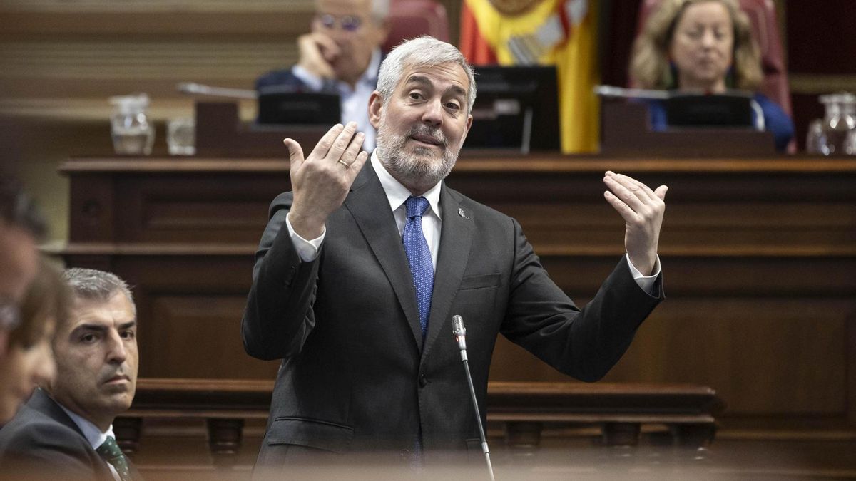 Clavijo avala la regularización de migrantes y el PSOE le reprocha su "ambigüedad"