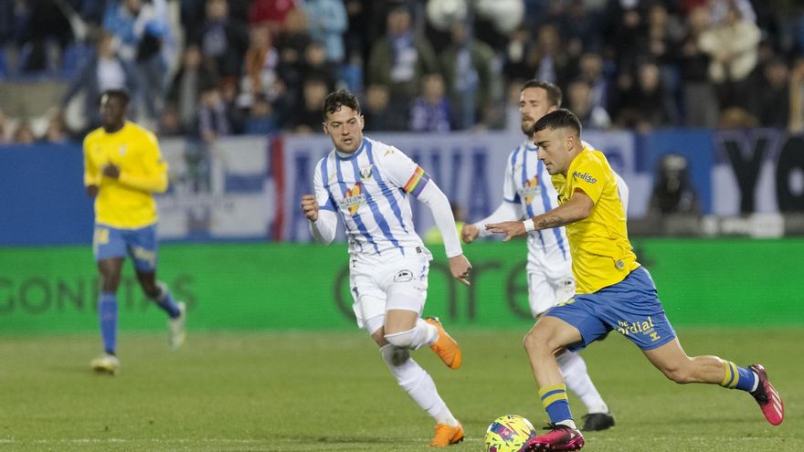 La UD Las Palmas sigue líder