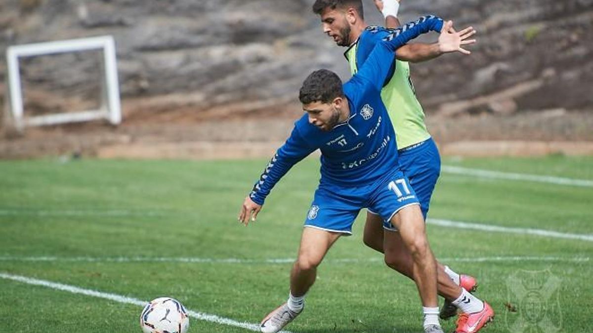 El futbolista británico, en un entrenamiento con los blanquiazules