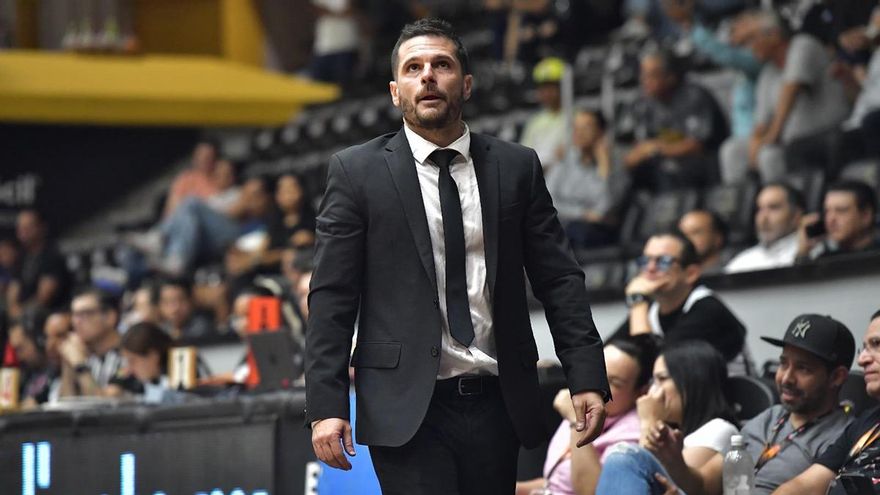 De Córdoba a México, pizarra en mano: José Santaella afianza su sueño en los banquillos