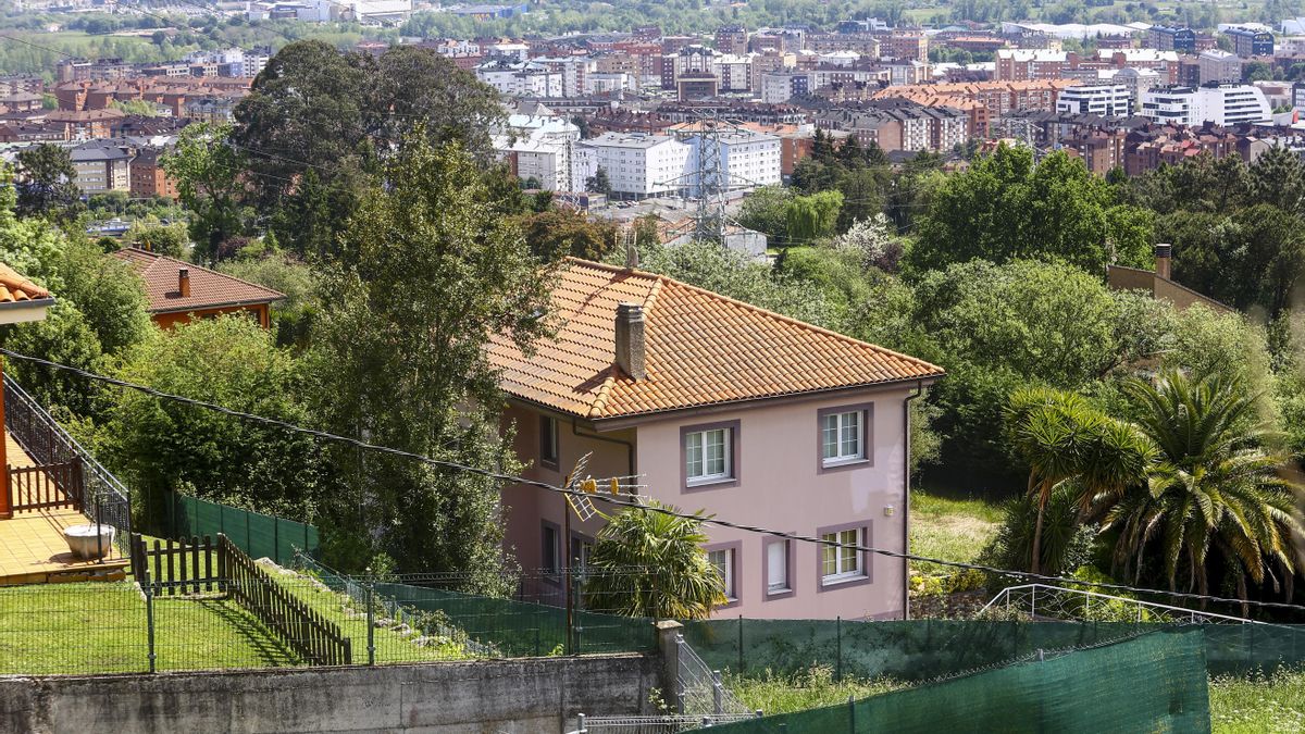 El chalé donde residió la familia durante cuatro años está ubicado en la zona rural de la capital asturiana.
