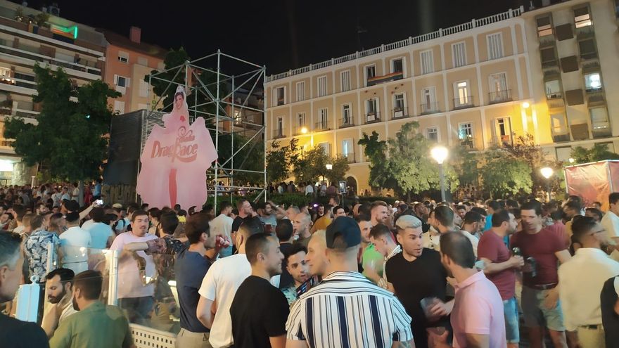 Botellón en la plaza de Pedro Zerolo, en Madrid.