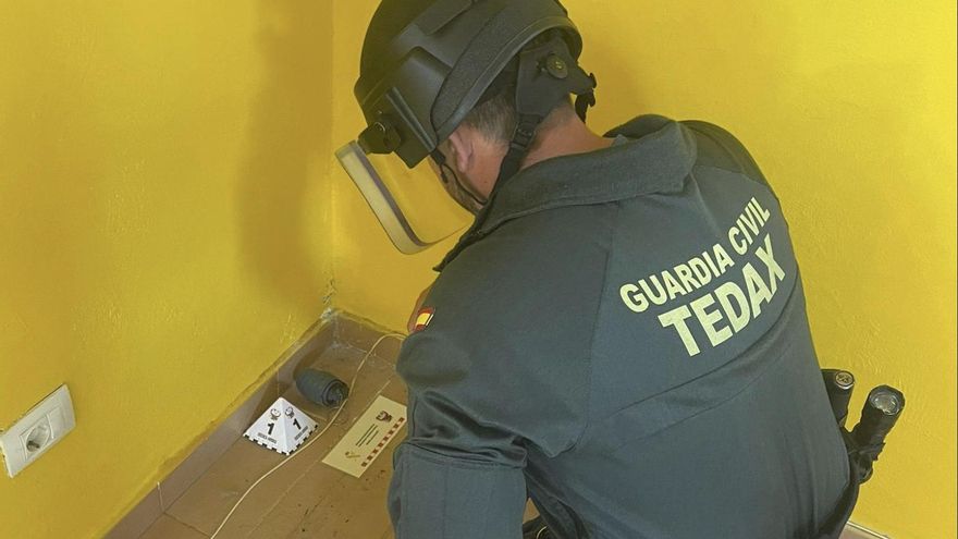 La Guardia Civil destruye un artefacto antiguo encontrado en Cervera