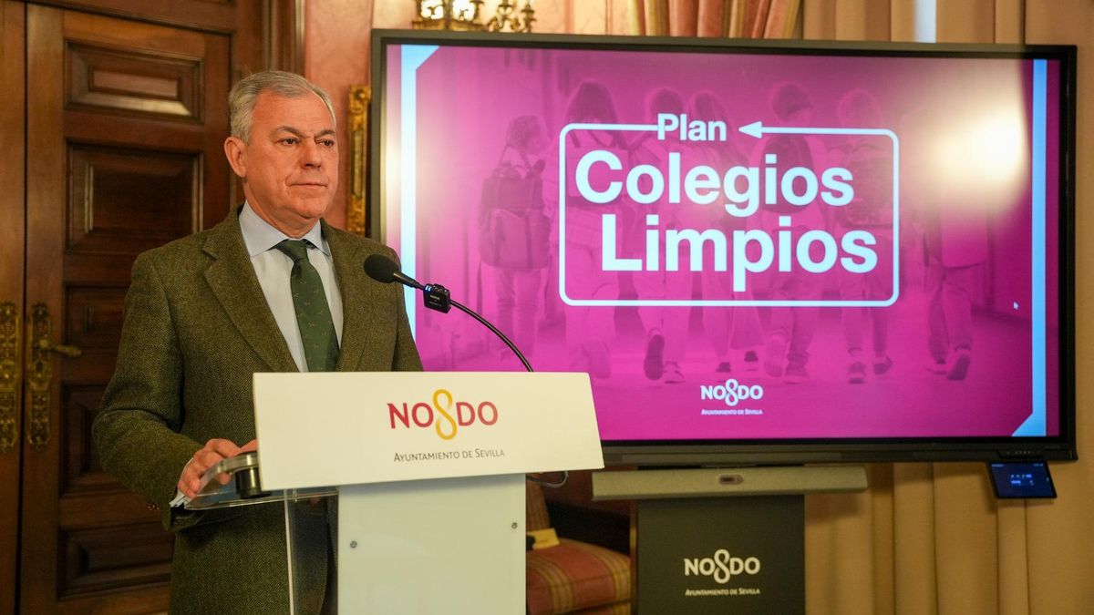 El Ayuntamiento de Sevilla retoma la polémica privatización de la limpieza en los colegios tras rechazar las alegaciones