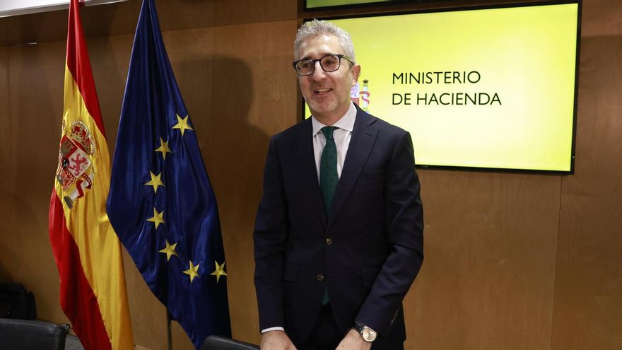 El ministro de Hacienda, Arcadi España, momentos antes del inicio del Consejo de Política Fiscal y Financiera que se celebra, este viernes, en Madrid. EFE/Chema Moya