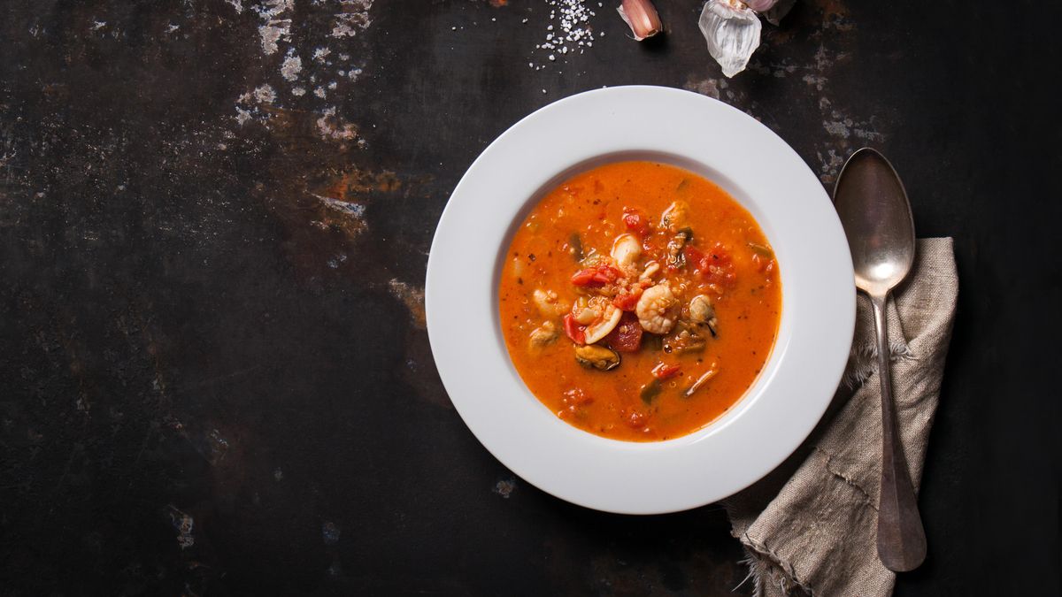 Receta de crema de marisco: un plato con variantes para cada bolsillo y fácil de cocinar esta Navidad