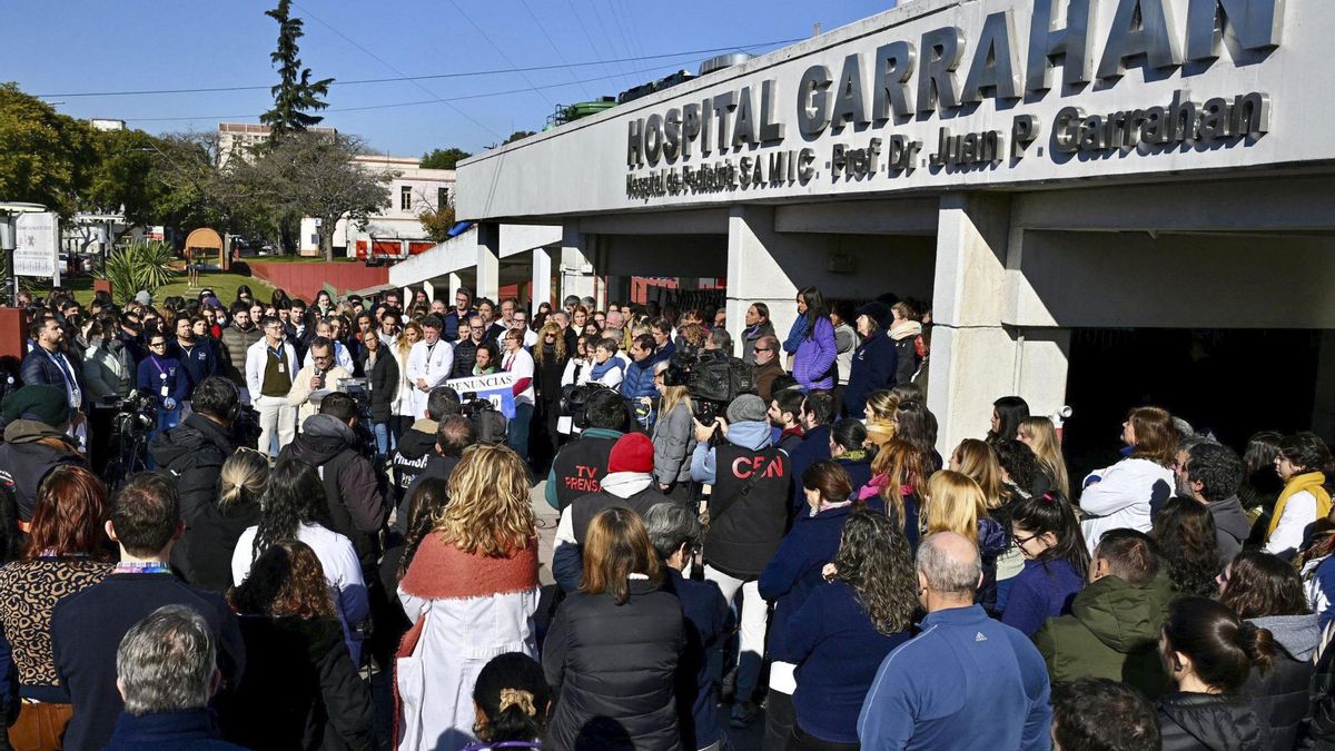 Paro, marcha a Plaza de Mayo y "ruidazo": protesta de los trabajadores del Garrahan tras el veto de Milei