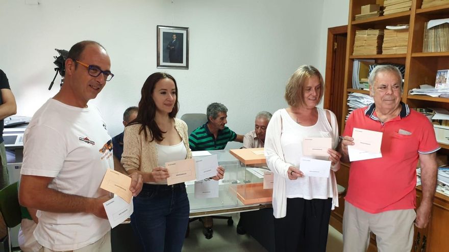 Los votantes de Villarroya, preparados para batir su récord en las urnas.