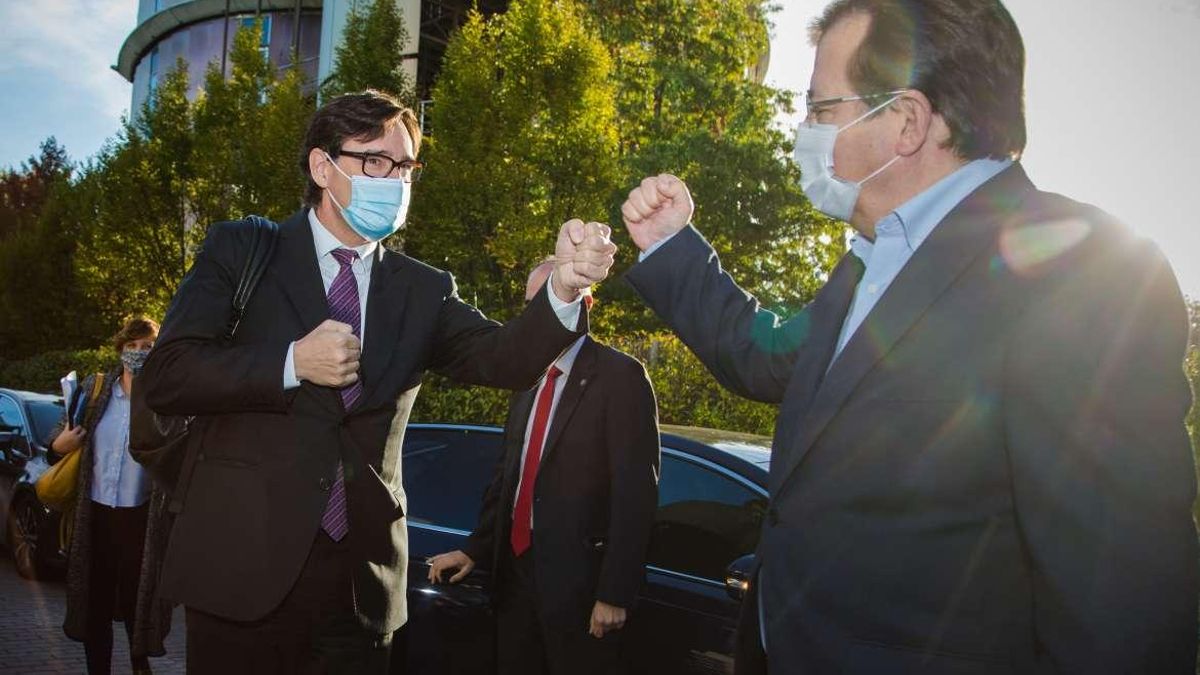 El ministro Salvador Illa y Fernández Vara antes del encuentro