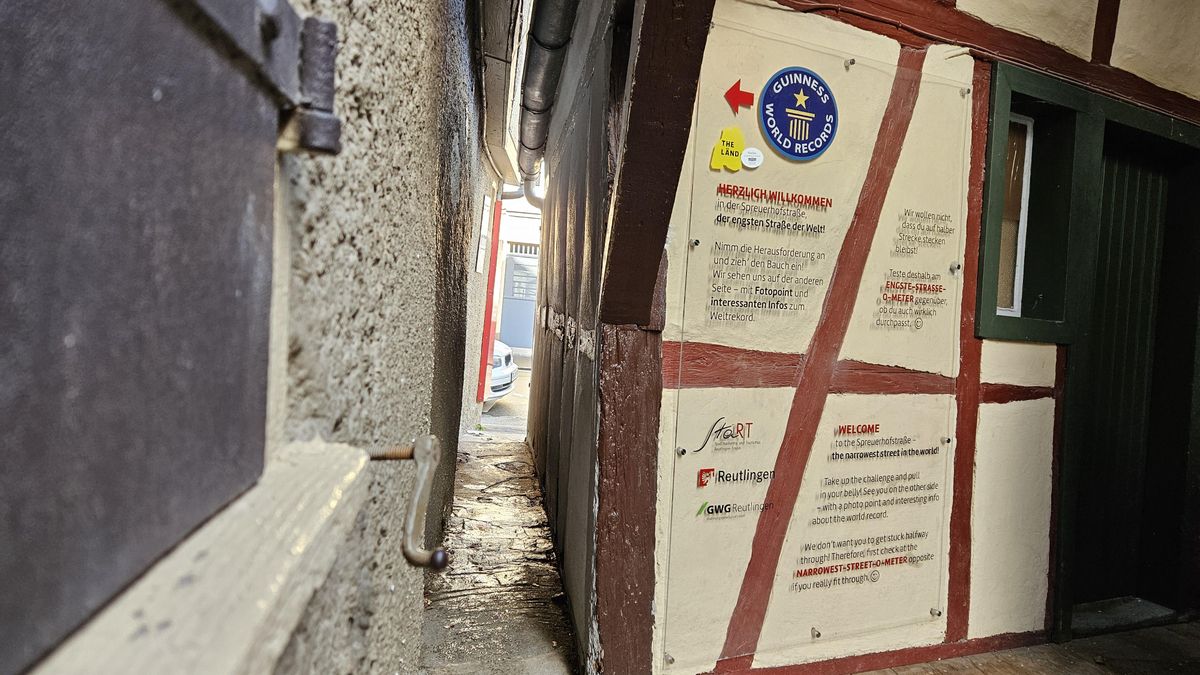 Esta es la calle más estrecha del mundo -apenas mide 31 centímetros-