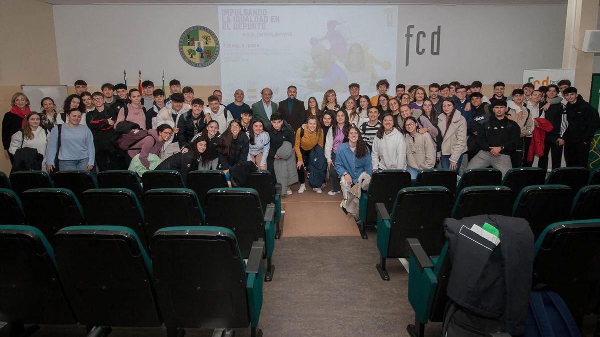 La Universidad de Extremadura recibe el Trofeo Joaquín Blume por la excelencia de su Facultad de Ciencias del Deporte