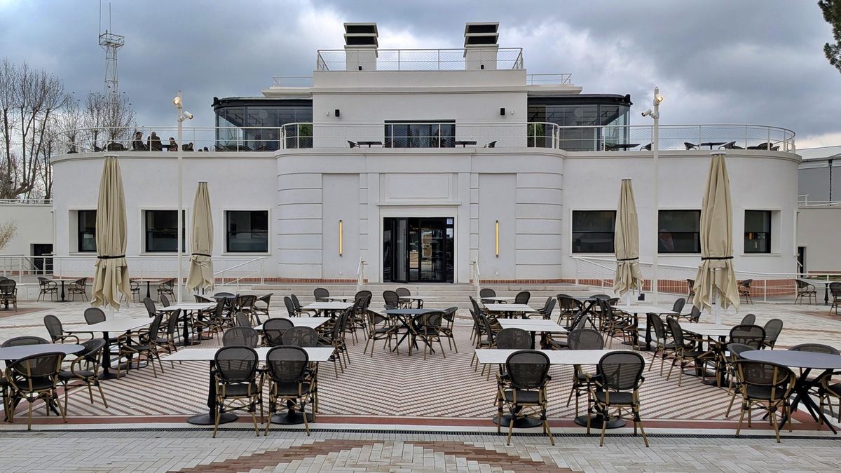 La Playa de Madrid renace junto al Manzanares con un gran restaurante, pádel y saca brillo a Muñoz Monasterio