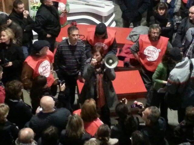 Trabajadores de RTVV reunidos en Asamblea. Foto de @interRTVV