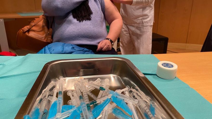 Dispositivo de vacunación de los profesionales sanitarios del área de Pontevedra-O Salnés