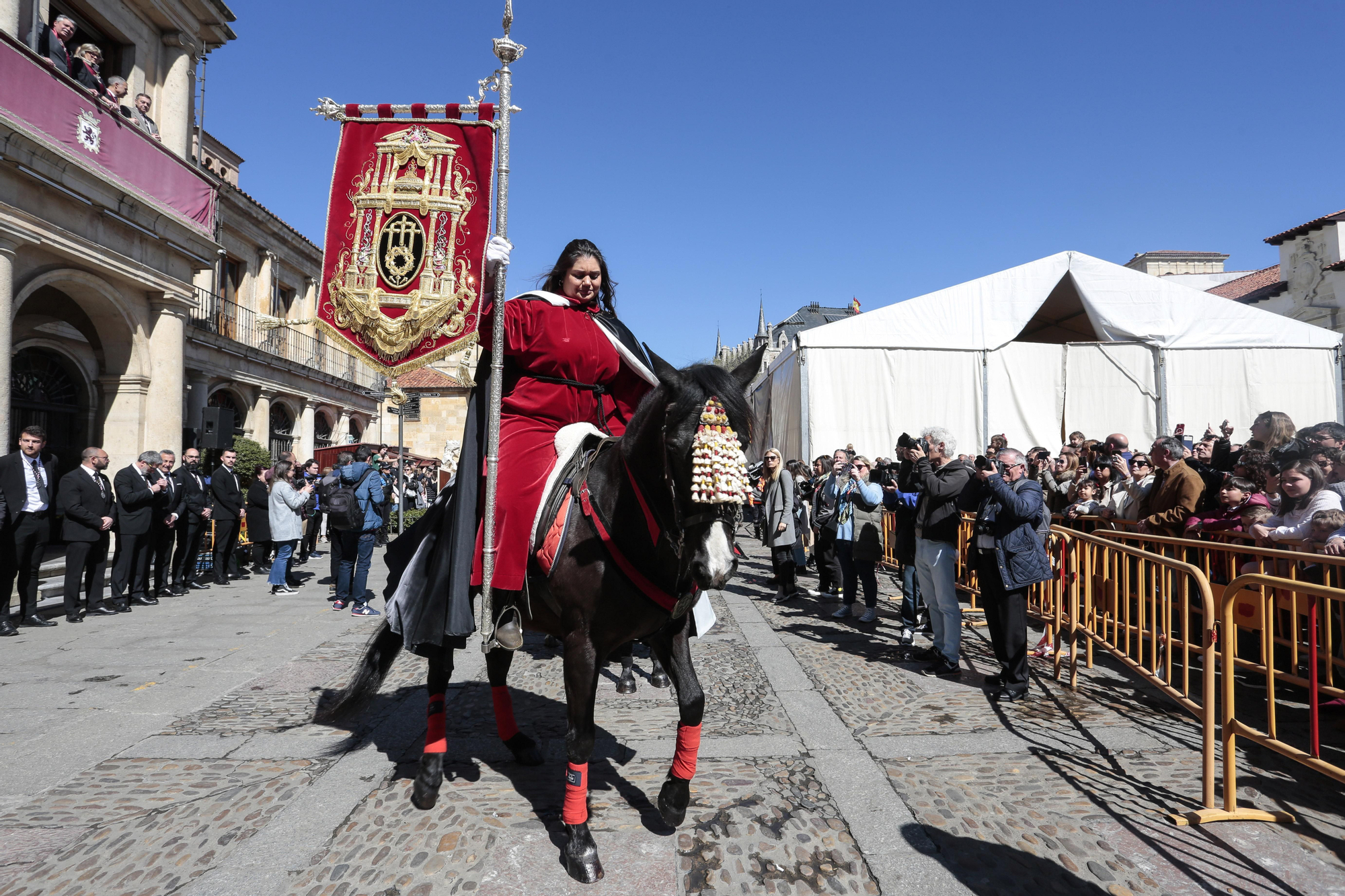 Más que Siete Palabras en el Pregón a Caballo de la Semana Santa de León