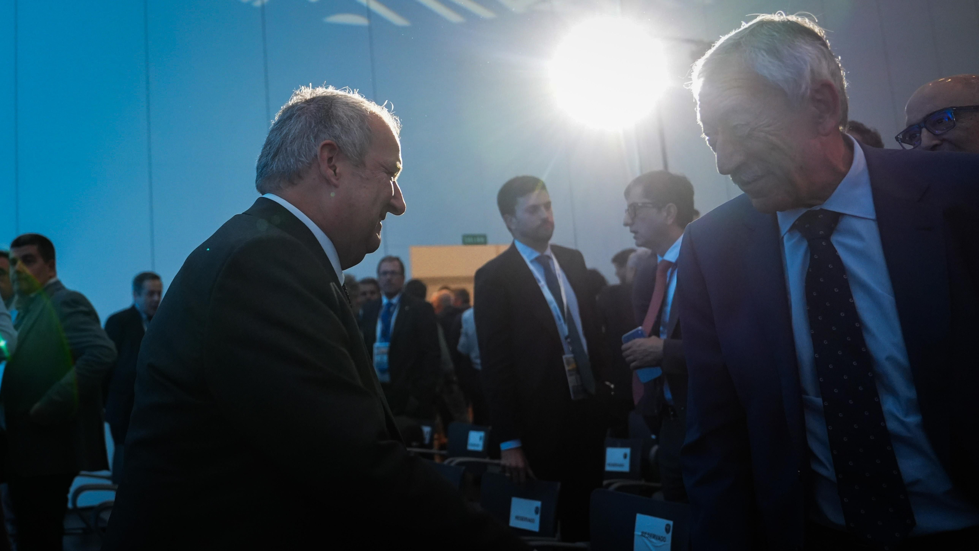 El ministro de Industria y Turismo, Jordi Hereu, y el alcalde de Córdoba, José María Bellido, durante la apertura del Foro Internacional de Defensa Indudef