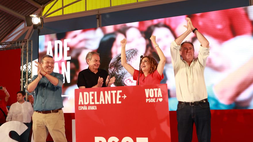 Fernández, Zapatero, Montero y Espadas durante el mitin socialista.