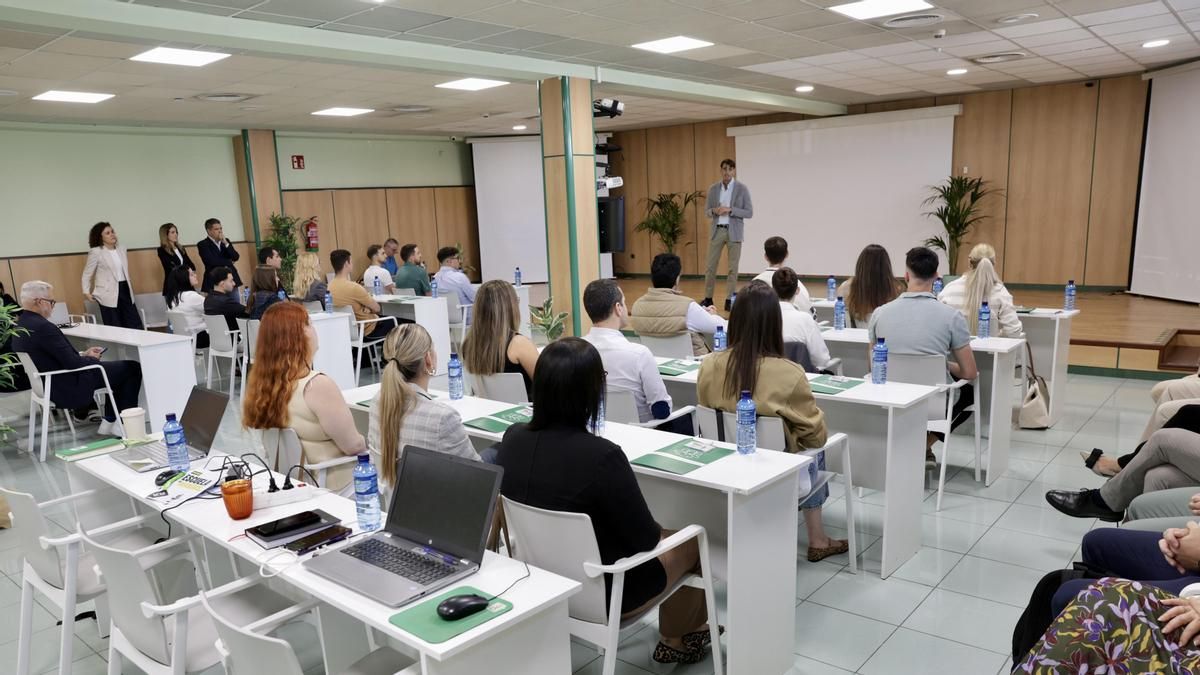 HiperDino selecciona talento para su programa de formación remunerada “Escuela de Mandos”