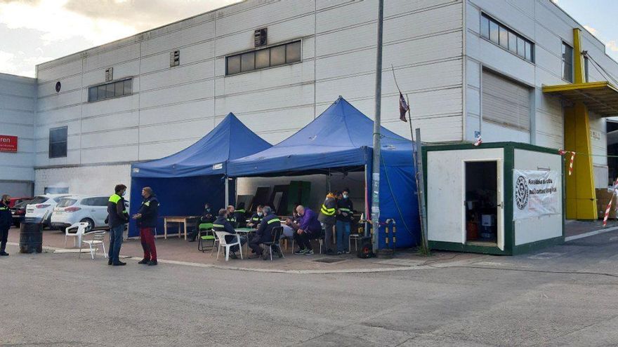 Otro de los campamentos donde pasan las jornadas, charlan y comen