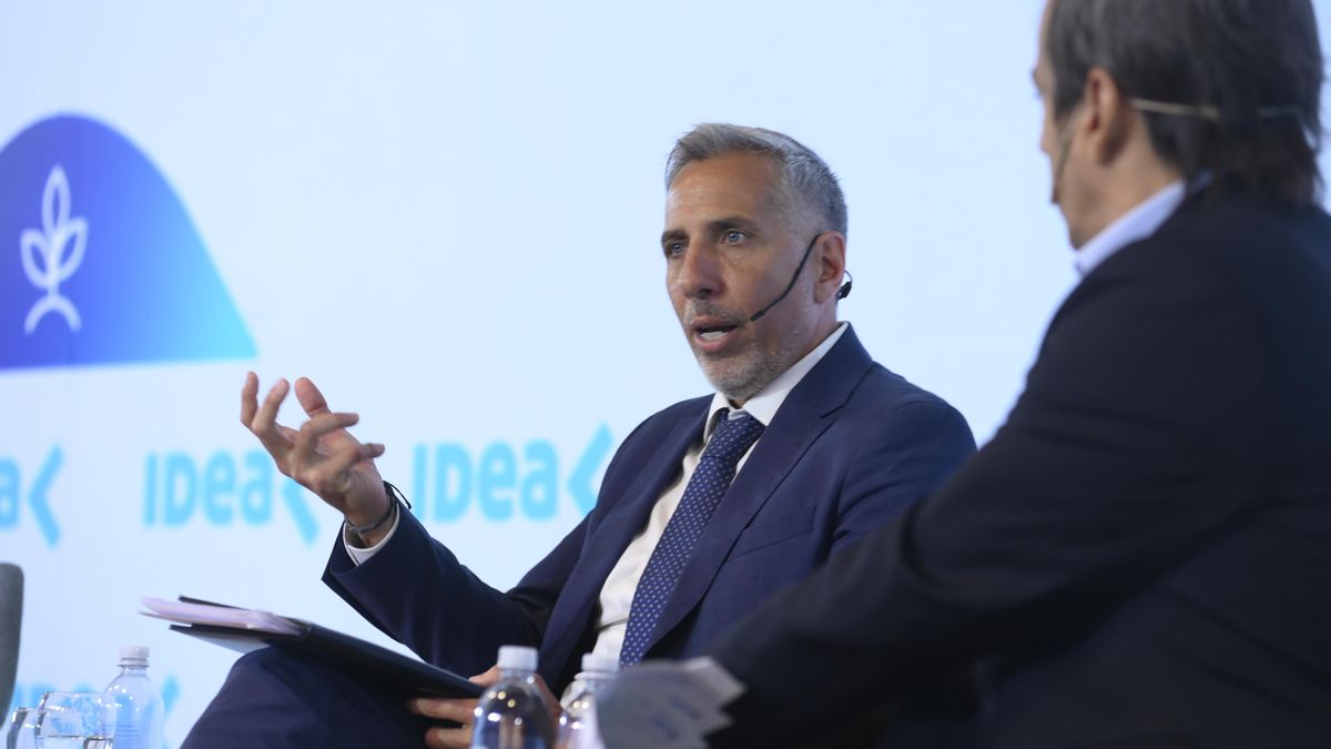 El fiscal Diego Luciani, el que logró la condena de Cristina Kirchner, disertó en el coloquio de IDEA.