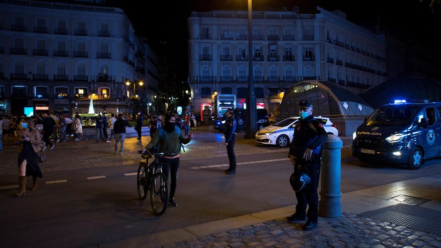 Suben multas por beber en la calle en Madrid con un botellón con 500 jóvenes