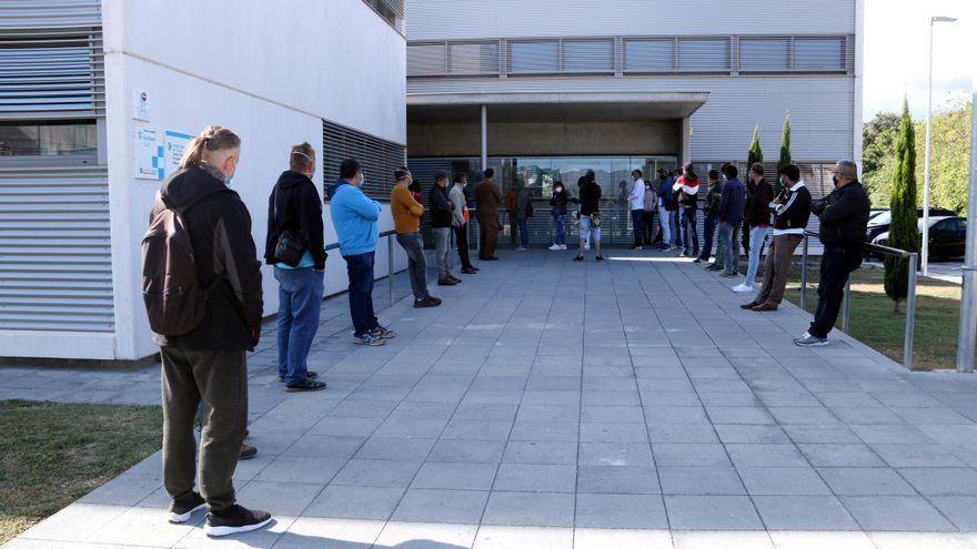Un brote con más de 200 positivos en una planta avícola de Tarragona amenaza con extender la epidemia en la zona