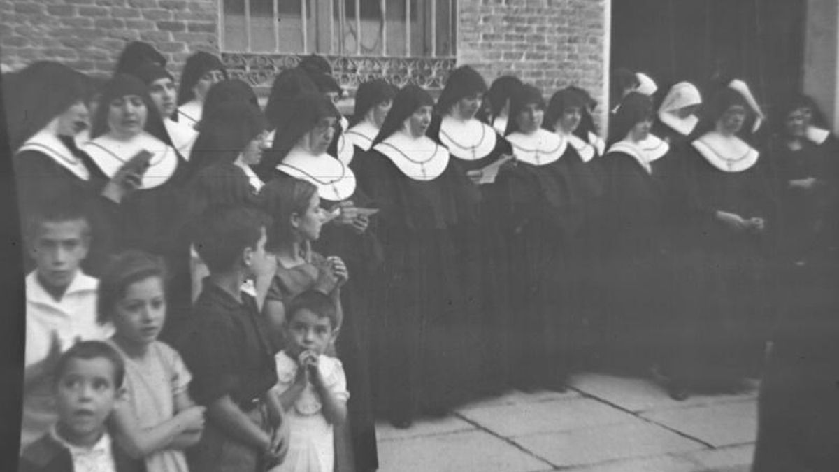 Procesión de la virgen del Carmen 1935 - Santos Yubero - monjas