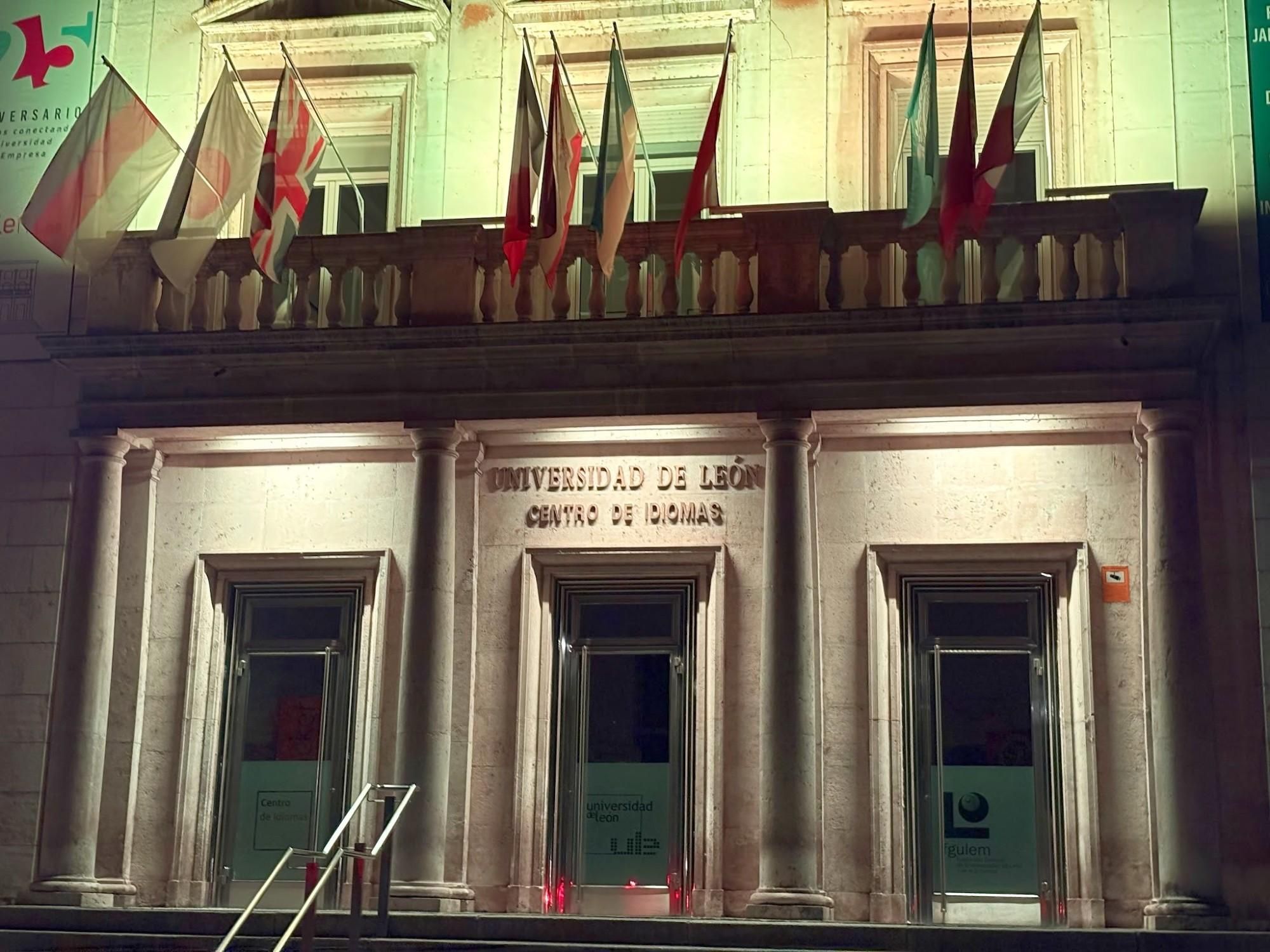 Entrada al Centro de Idiomas de la Universidad de León.
