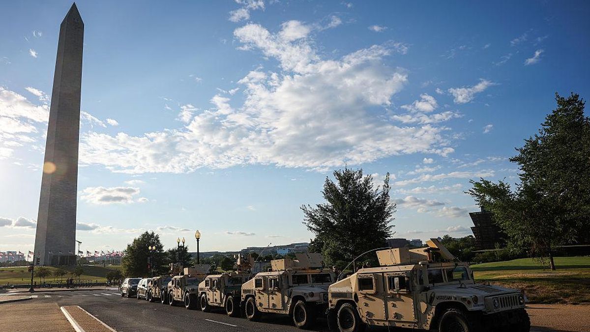 Trump pone en jaque las instituciones de EEUU y arrastra al país al autoritarismo