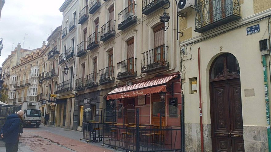 Multan en Valladolid a una mujer que cortó la cuerda a un operario que retiraba una chimenea