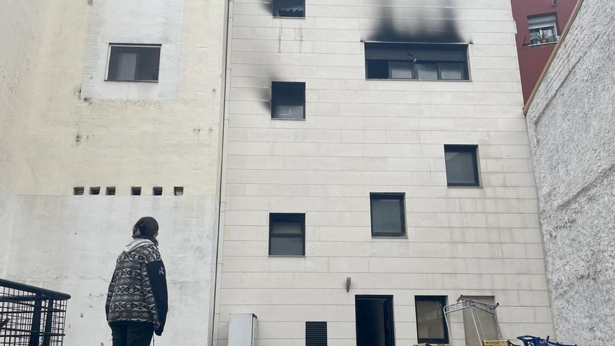 Los vecinos del edificio quemado en Villalba denuncian que es un intento de desalojo: “Aprovechan la desgracia y nos echan para siempre”