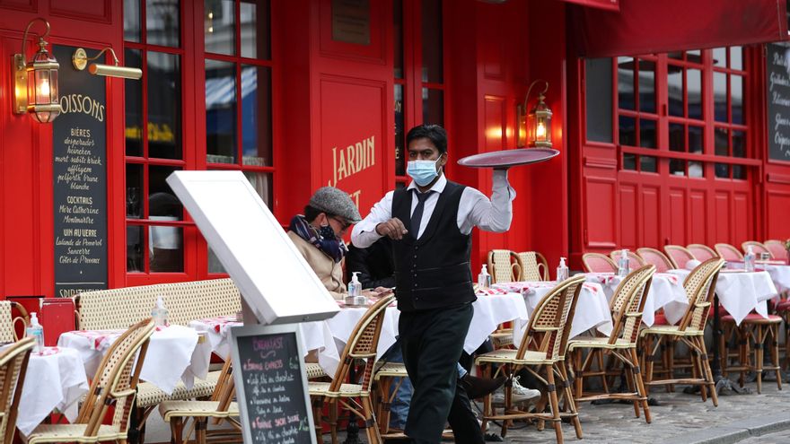Francia exigirá el certificado COVID para entrar en locales cerrados y sancionará a los sanitarios que no se vacunen