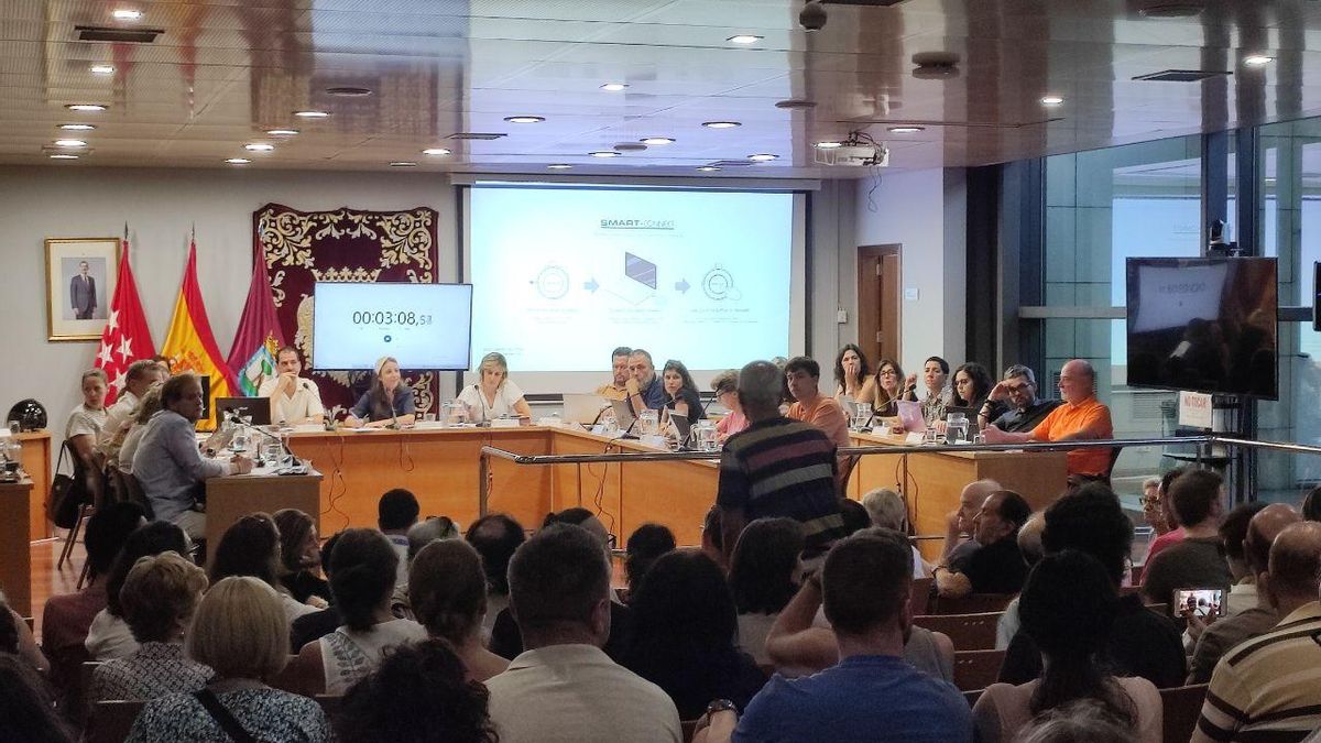 El miedo vecinal al amianto se transforma en indignación en el pleno de Retiro: "La obra debe parar ahora mismo"