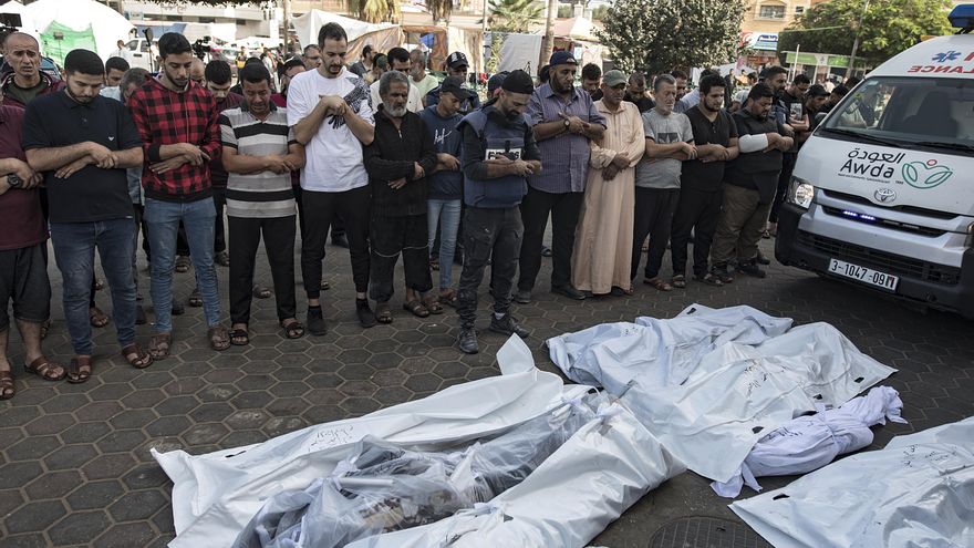 Las familias lloran y rezan por las víctimas del último bombardeo de Israel sobra Gaza