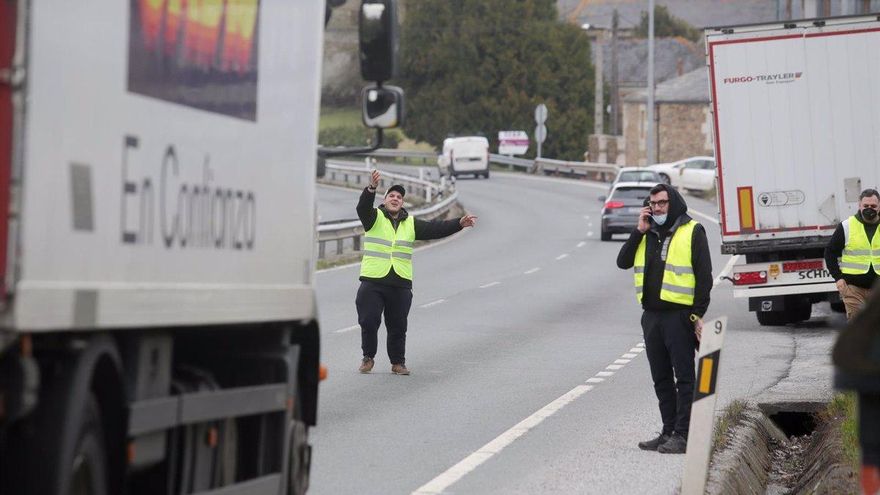 La subasta hortofrutícola de Almería y el desabastecimiento en pequeños comercios de Granada, efectos del paro del transporte