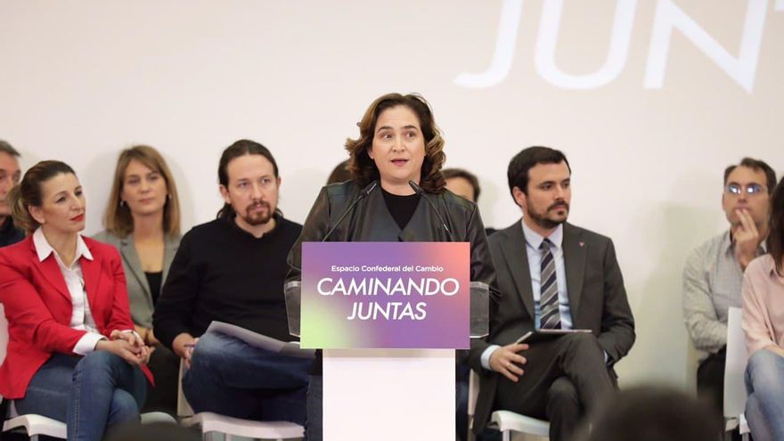 La alcaldesa de Barcelona, Ada Colau, durante un acto de Unidas Podemos, con Pablo Iglesias, Yolanda Díaz y Alberto Garzón, entre otros.