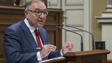 José Manuel Baltar, consejero de Sanidad, en el Parlamento de Canarias