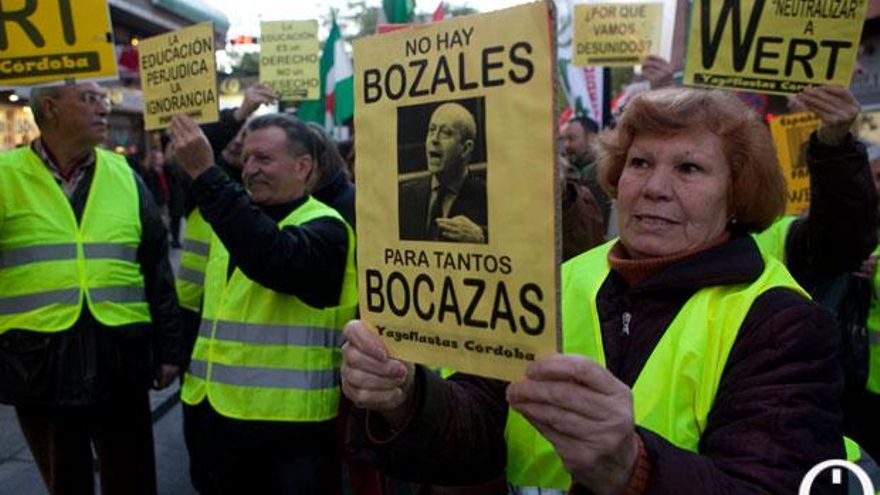 Más de medio millar de personas claman contra la reforma educativa
