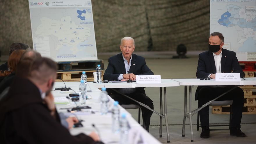 Biden rinde homenaje a los ucranianos desde la frontera en Polonia EFE/EPA/LUKASZ GAGULSKI