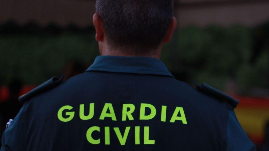 La Guardia Civil interviene casi 3.500 botellas de bebidas alcohólicas ilegales en Gran Canaria