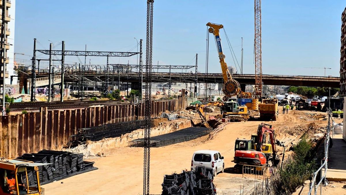 Avance de las obras del canal de acceso, con el viaducto de Giorgeta al fondo.