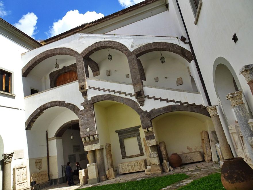 Interior del Palazzo Antignano, sede del Museo Campano.
