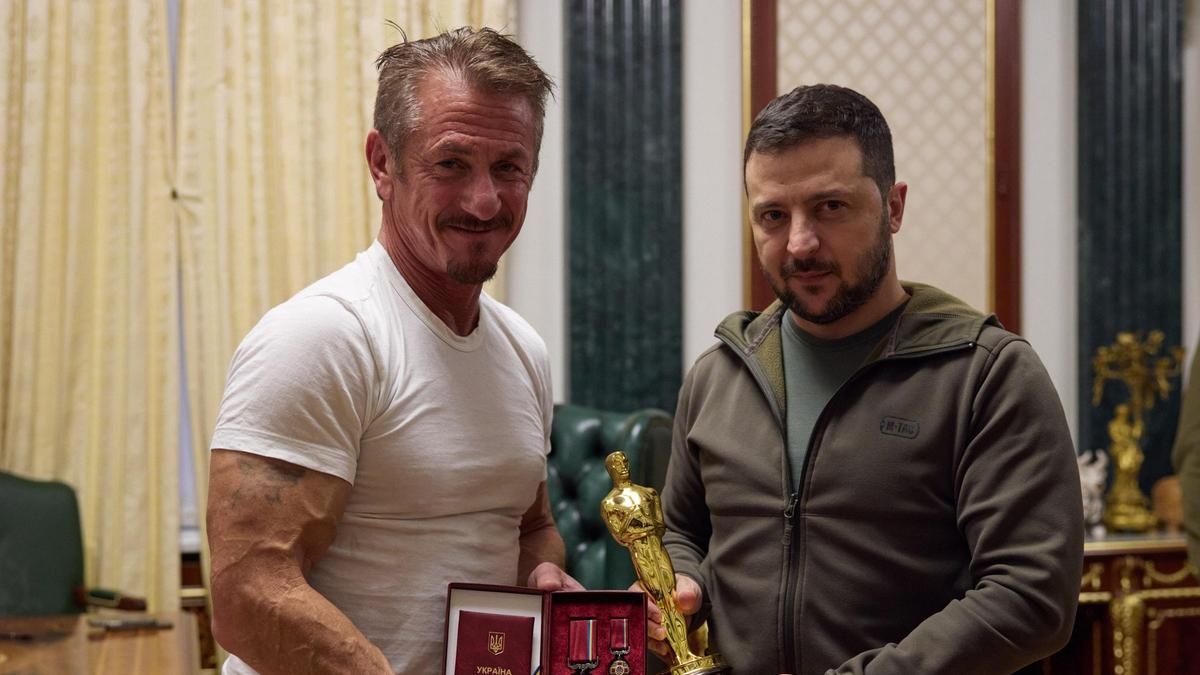 Sean Penn junto a Zelenski en su visita a Ucrania en 2022