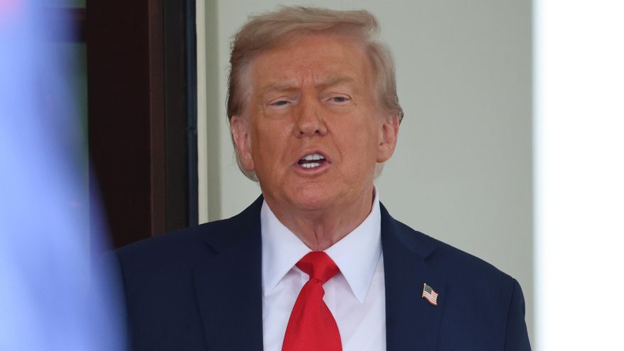 Trump suma otra victoria judicial, libre de una multa millonaria que amenazó su imperio