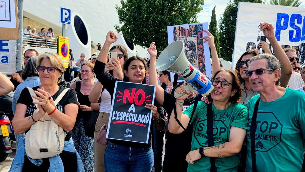 Un momento de la manifestación por la vivienda celebrada este sábado en València.