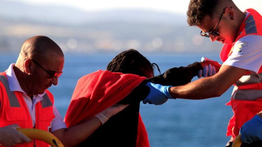 Rescatados 231 inmigrantes de quince pateras en aguas del Estrecho