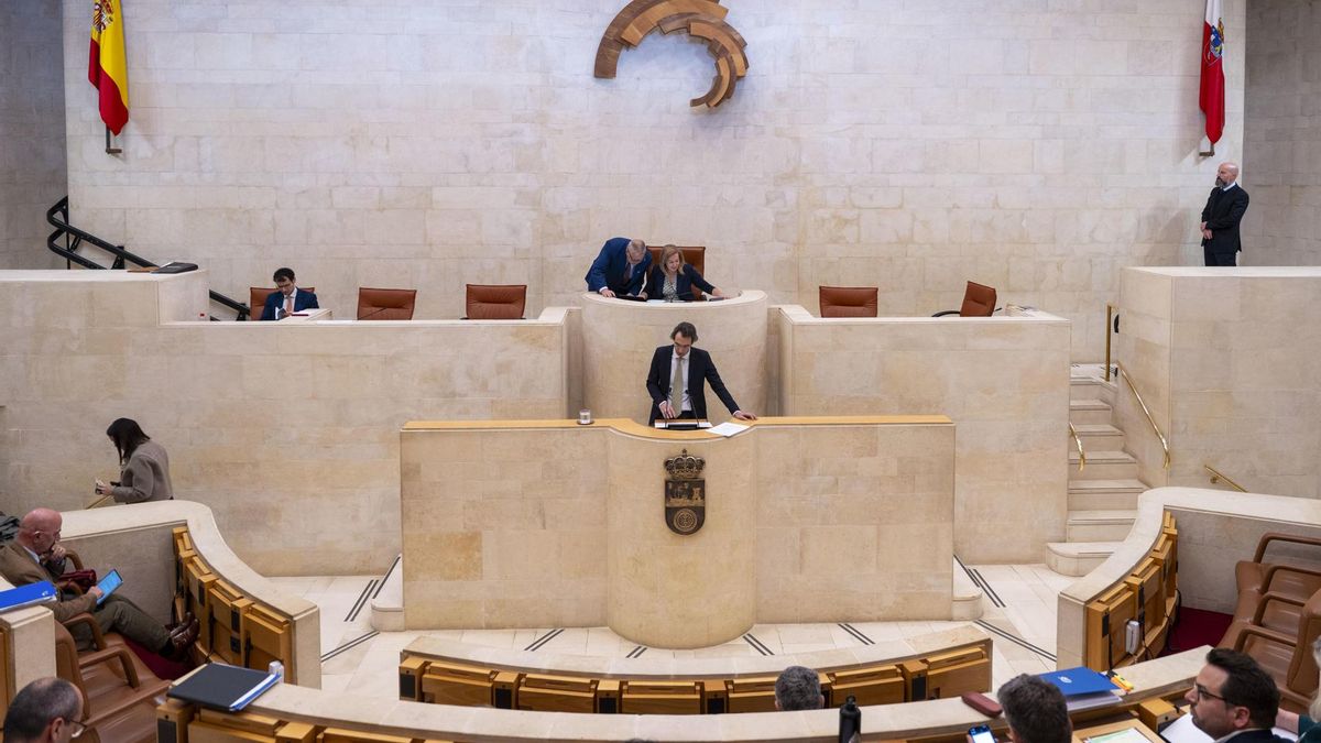 Los grupos presentan 429 enmiendas parciales a los presupuestos de Cantabria para 2026