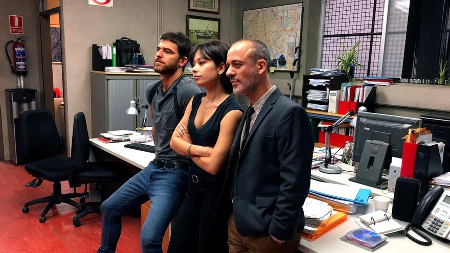 Alfonso Bassave, Anna Castillo y Javier Gutiérrez en el set de Estoy vivo