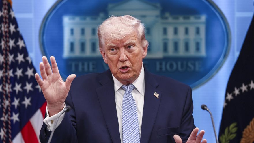 Foto de archivo del presidente de Estados Unidos, Donald Trump, responde a una pregunta de los medios de comunicación durante una rueda de prensa sobre Irán desde la Casa Blanca en Washington D. C., Estados Unidos, el 6 de abril de 2026. EFE/JIM LO SCALZO